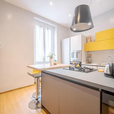 Bright A Few Steps From Via Garibaldi Genua