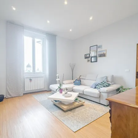 Bright A Few Steps From Via Garibaldi Appartement