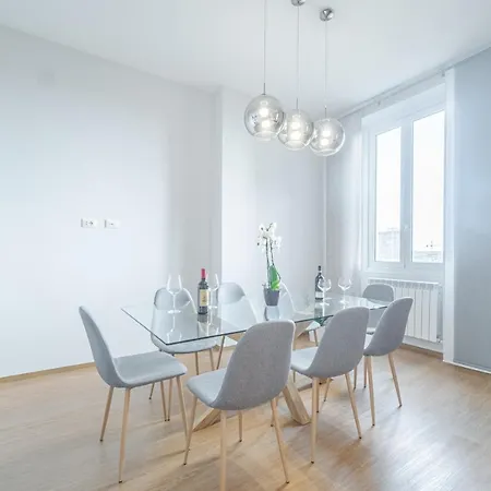 Bright A Few Steps From Via Garibaldi Appartement