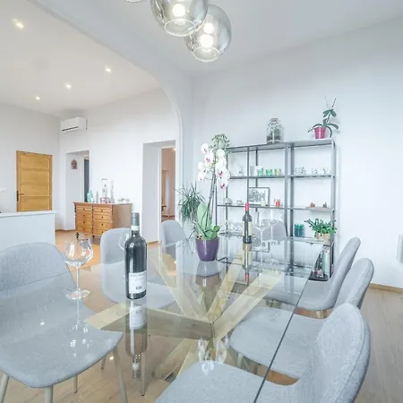 Appartement Bright A Few Steps From Via Garibaldi *