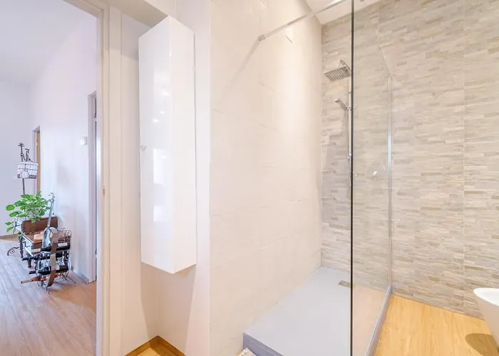Guesthost - Bright A Few Steps From Via Garibaldi 公寓 *