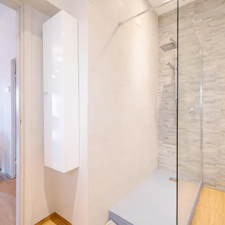 Guesthost - Bright A Few Steps From Via Garibaldi 公寓 *
